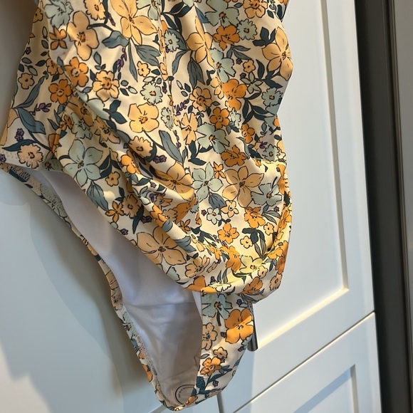 CUPSHE Ditsy Floral Flutter Sleeve One-Piece Swimsuit Size XL - Picture 11 of 17